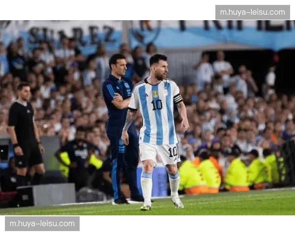 曼联卡里克变阵四后卫体系 卢克肖边后卫适应性受关注